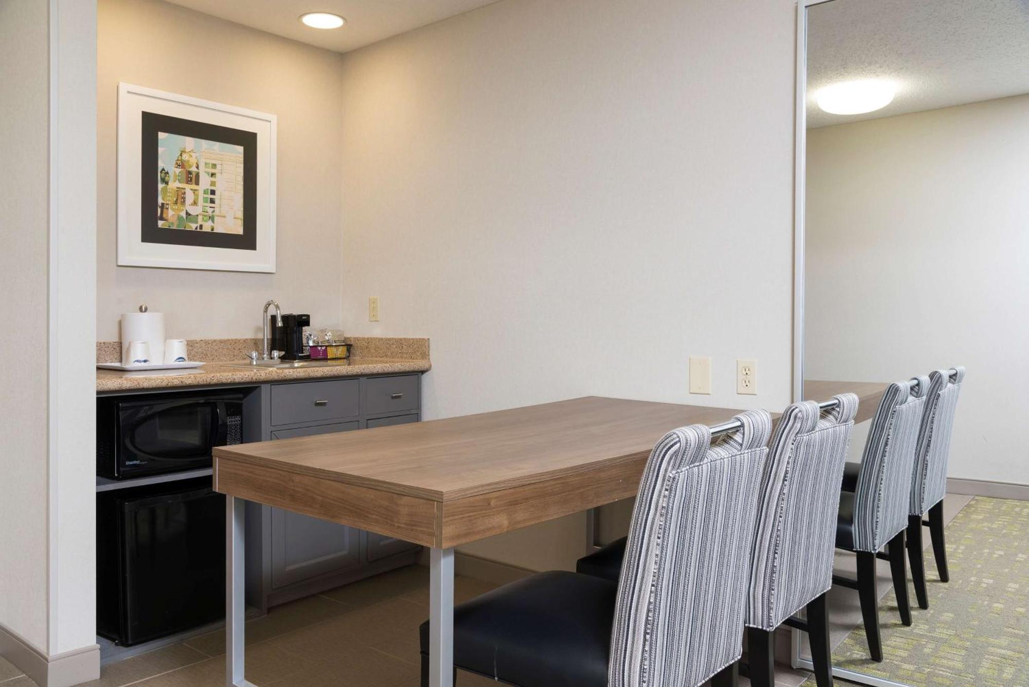 Okemos Hampton Inn & Suites East Lansing מראה חיצוני תמונה