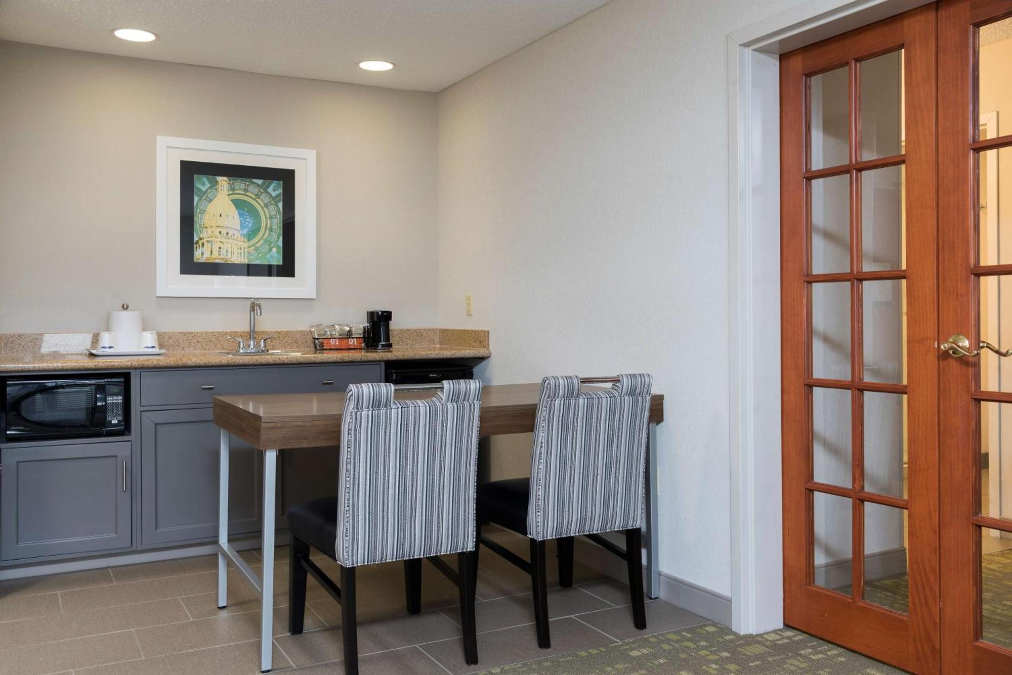 Okemos Hampton Inn & Suites East Lansing מראה חיצוני תמונה