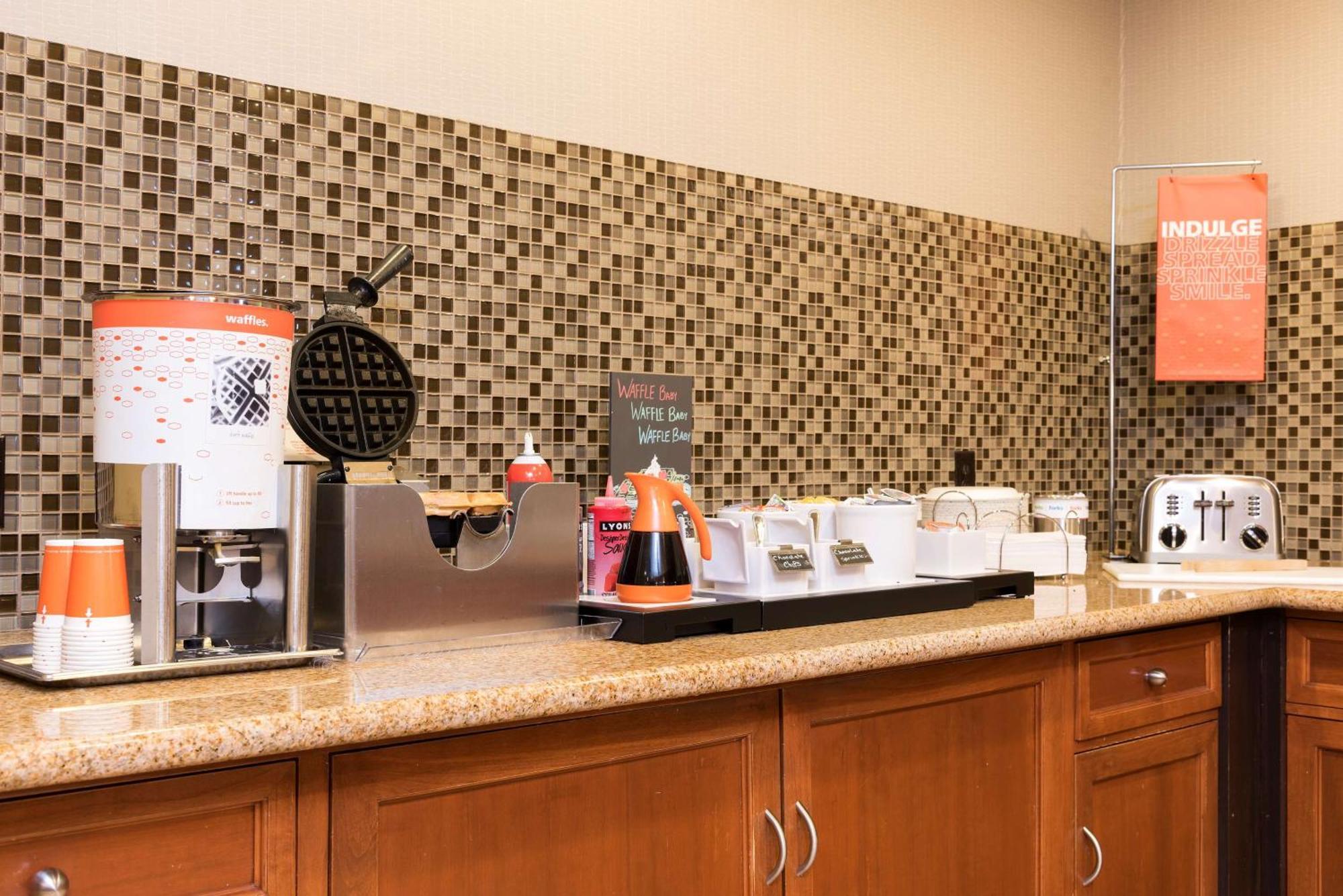 Okemos Hampton Inn & Suites East Lansing מראה חיצוני תמונה