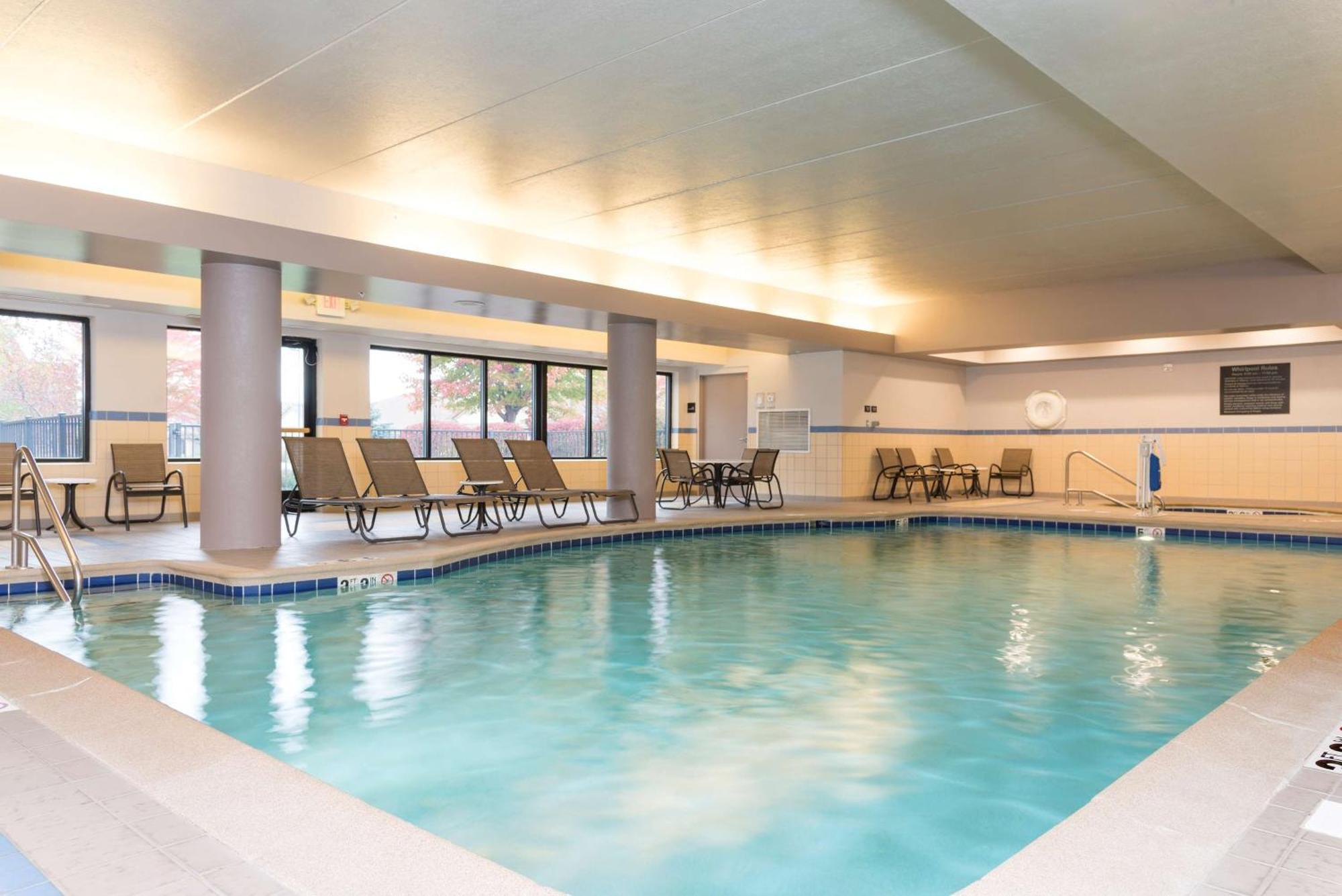 Okemos Hampton Inn & Suites East Lansing מראה חיצוני תמונה